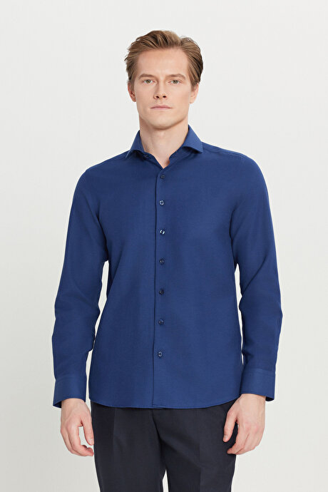 Pamuklu Oxford Tailored Slim Fit Dar Kesim Küçük İtalyan Yaka Armürlü Lacivert Gömlek resmi