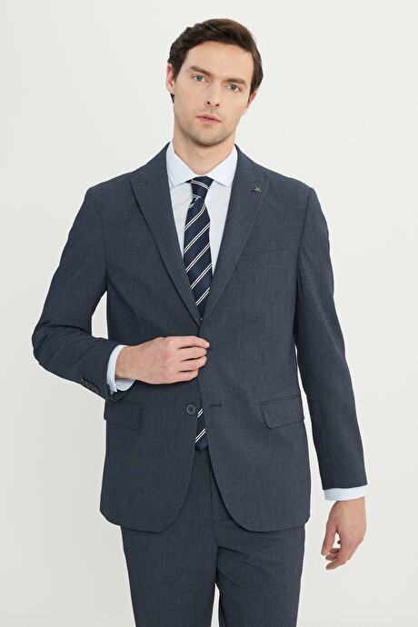 Slim Fit Dar Kesim Kırlangıç Yaka Çizgili Gofre Desenli Kapak Cepli Lacivert Takım Elbise resmi