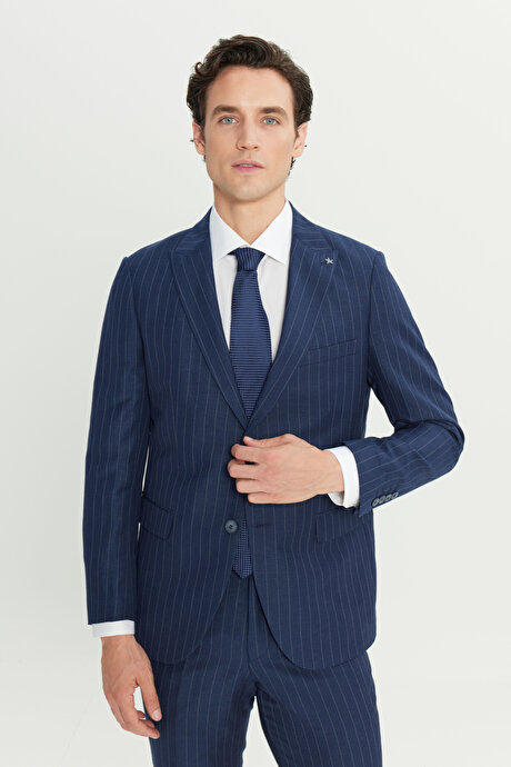 Keten Slim Fit Dar Kesim Kırlangıç Yaka Çizgili Kapak Cepli Lacivert Takım Elbise resmi