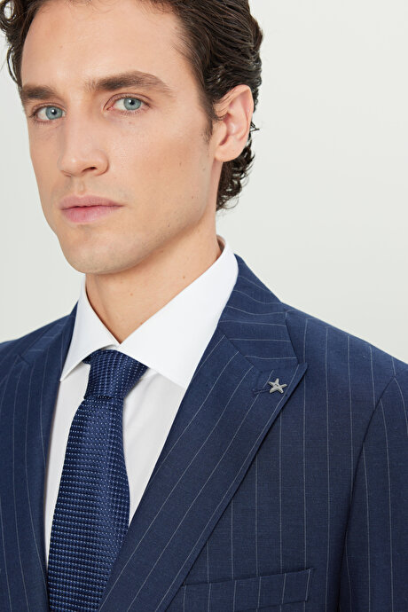 Keten Slim Fit Dar Kesim Kırlangıç Yaka Çizgili Kapak Cepli Lacivert Takım Elbise resmi