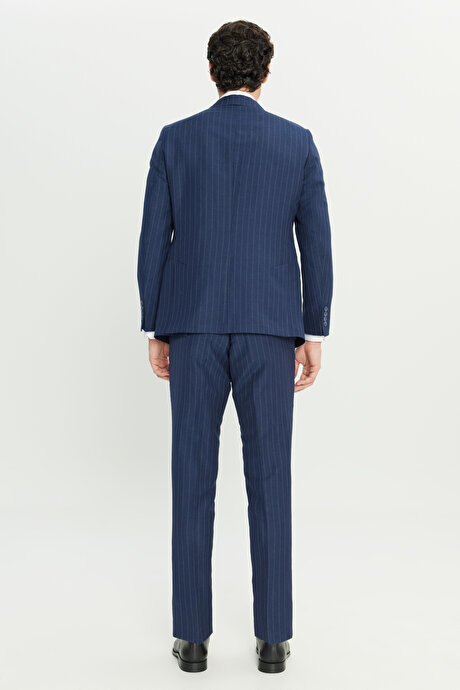 Keten Slim Fit Dar Kesim Kırlangıç Yaka Çizgili Kapak Cepli Lacivert Takım Elbise resmi