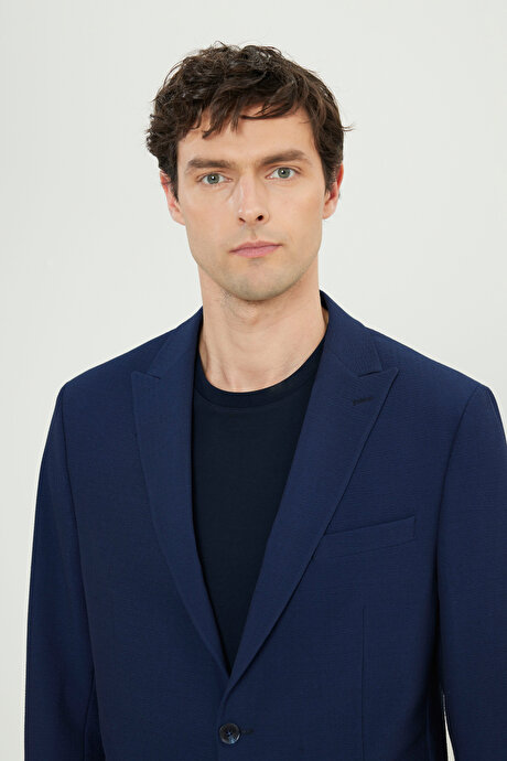 Slim Fit Dar Kesim Kırlangıç Yaka Gofre Desenli Kapak Cepli Esnek Lacivert Takım Elbise resmi