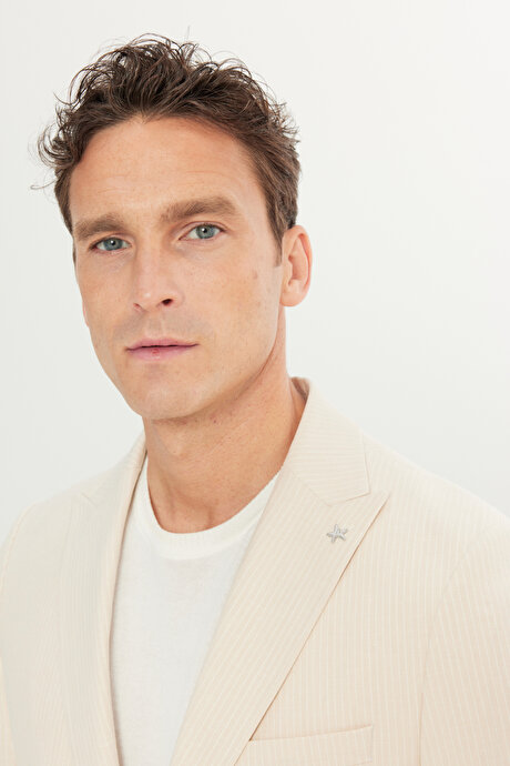 Slim Fit Dar Kesim Kırlangıç Yaka Kapak Cepli Çizgili Esnek Bej Takım Elbise resmi