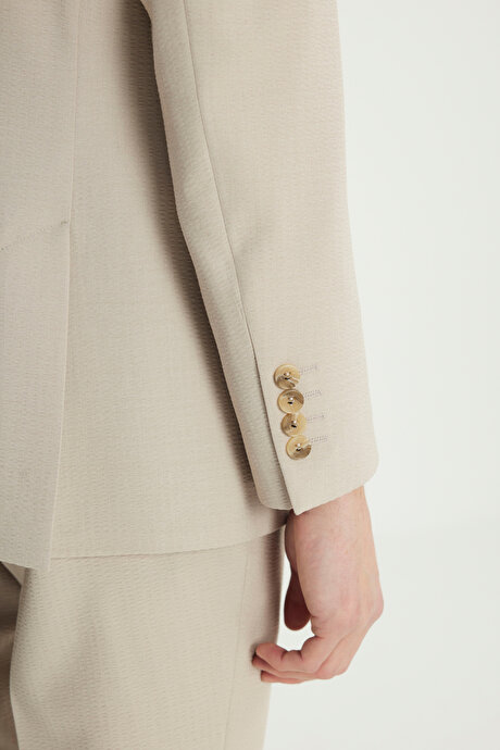 Slim Fit Dar Kesim Mono Yaka Gofre Desenli Kapak Cepli Esnek Bej Takım Elbise resmi