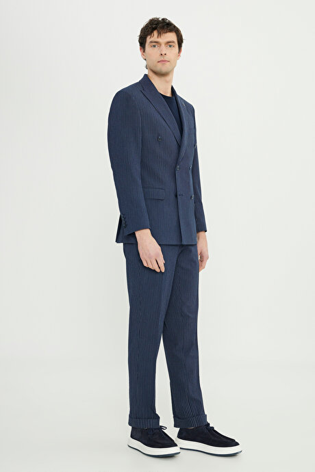 Slim Fit Dar Kesim Kırlangıç Yaka Çizgili Gofre Desenli Kruvaze Lacivert Takım Elbise resmi