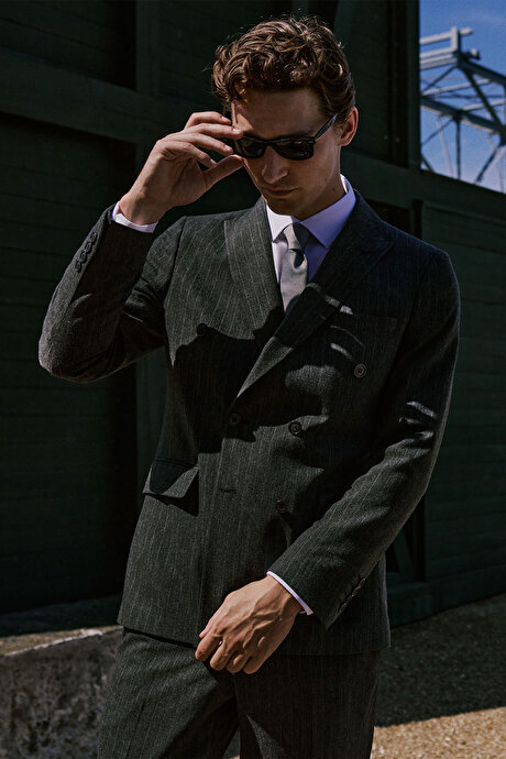 Yünlü Slim Fit Dar Kesim Kırlangıç Yaka Kapak Cepli Çizgili Kruvaze Antrasit Takım Elbise resmi