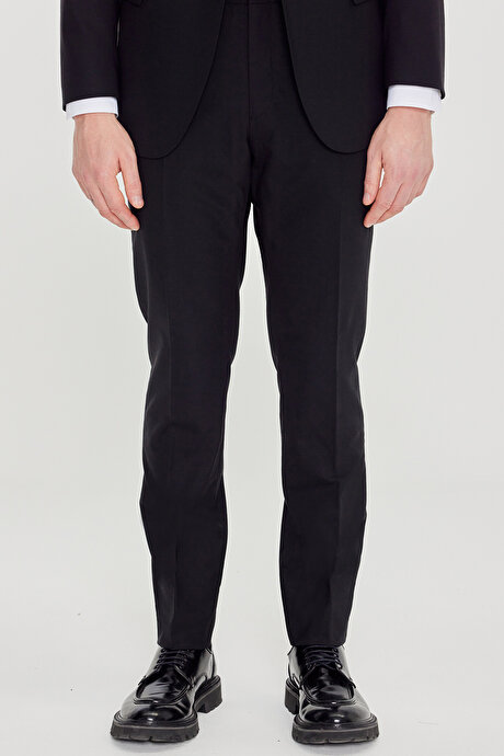 Yünlü Slim Fit Dar Kesim Kırlangıç Yaka Kapak Cepli Esnek Siyah Takım Elbise resmi