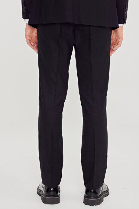 Yünlü Slim Fit Dar Kesim Kırlangıç Yaka Kapak Cepli Esnek Siyah Takım Elbise resmi