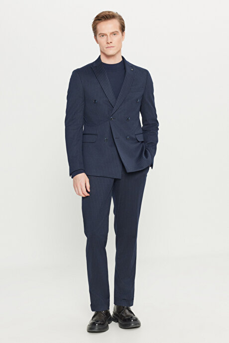 Slim Fit Kırlangıç Yaka Beli Bağlamalı Kapak Cepli Çizgili Kruvaze Lacivert-Beyaz Takım Elbise resmi