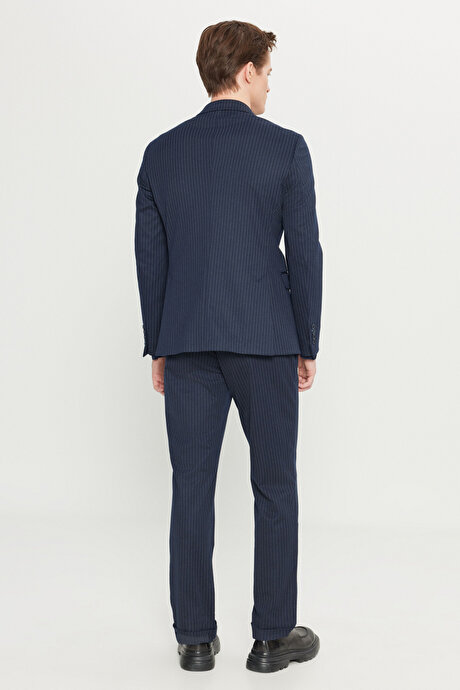 Slim Fit Kırlangıç Yaka Beli Bağlamalı Kapak Cepli Çizgili Kruvaze Lacivert-Beyaz Takım Elbise resmi