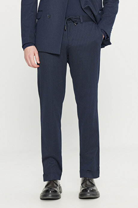 Slim Fit Kırlangıç Yaka Beli Bağlamalı Kapak Cepli Çizgili Kruvaze Lacivert-Beyaz Takım ElbiseACE030261480LCB