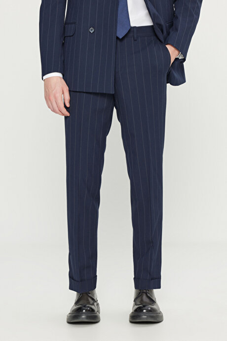 Slim Fit Dar Kesim Kırlangıç Yaka Kapak Cepli Çizgili Kruvaze Lacivert-Gri Takım Elbise resmi