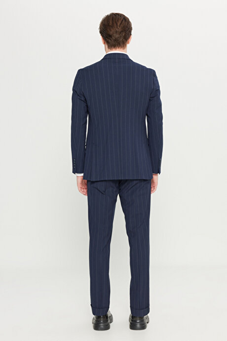 Slim Fit Dar Kesim Kırlangıç Yaka Kapak Cepli Çizgili Kruvaze Lacivert-Gri Takım Elbise resmi