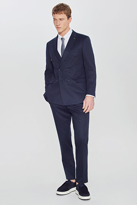 360 Her Yöne Esneyen Slim Fit Dar Kesim Kırlangıç Yaka Kapak Cepli Kruvaze Lacivert-Beyaz Takım Elbise resmi