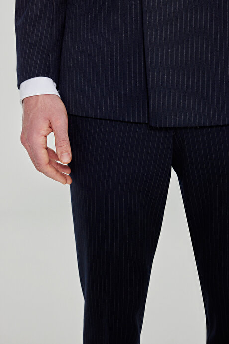 360 Her Yöne Esneyen Slim Fit Dar Kesim Kırlangıç Yaka Kapak Cepli Kruvaze Lacivert-Beyaz Takım Elbise resmi