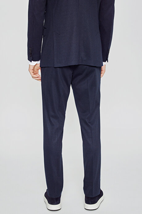 360 Her Yöne Esneyen Slim Fit Dar Kesim Kırlangıç Yaka Kapak Cepli Kruvaze Lacivert-Beyaz Takım Elbise resmi