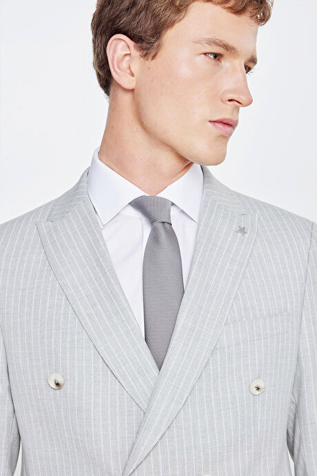 Slim Fit Dar Kesim Kırlangıç Yaka Kapak Cepli Kruvaze Açık Gri Takım Elbise resmi