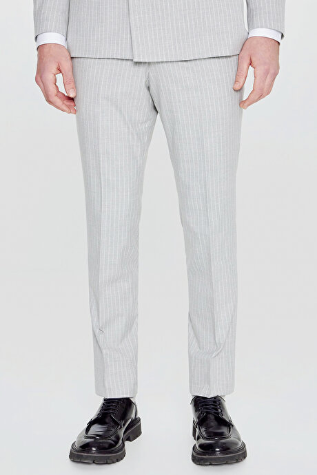 Slim Fit Dar Kesim Kırlangıç Yaka Kapak Cepli Kruvaze Açık Gri Takım Elbise resmi