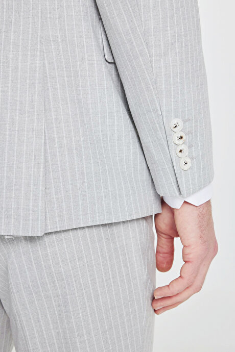 Slim Fit Dar Kesim Kırlangıç Yaka Kapak Cepli Kruvaze Açık Gri Takım Elbise resmi