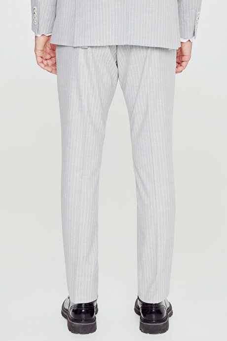 Slim Fit Dar Kesim Kırlangıç Yaka Kapak Cepli Kruvaze Açık Gri Takım Elbise resmi