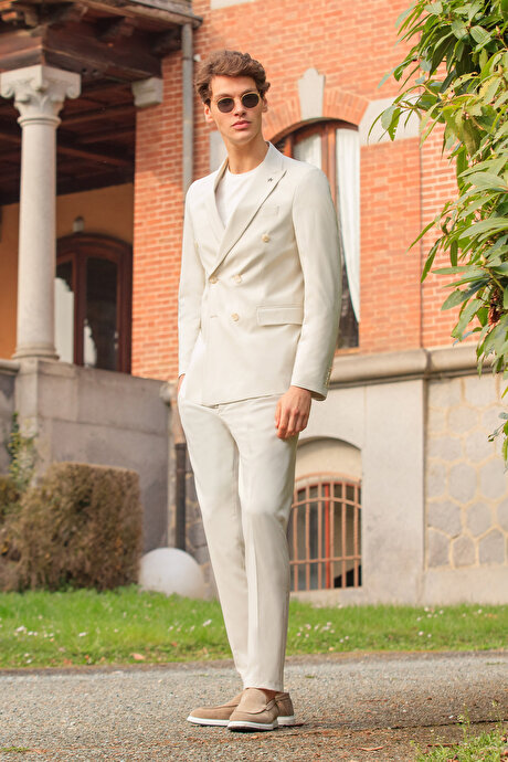 Slim Fit Dar Kesim Kırlangıç Yaka Beli Gizli Lastikli Kapak Cepli Ekose Desenli Kruvaze Bej Takım Elbise resmi