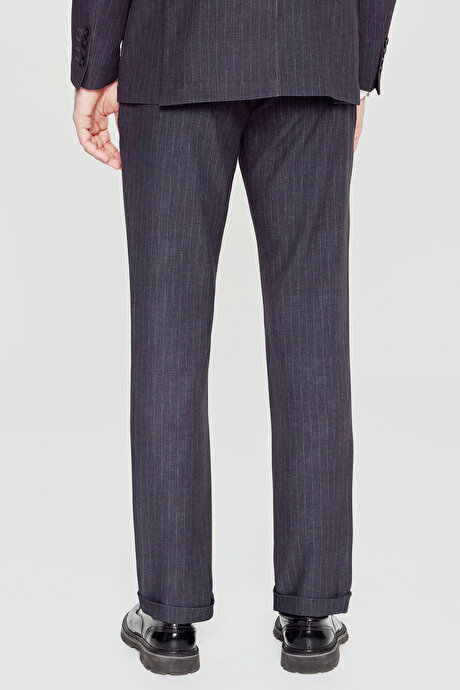 360 Her Yöne Esneyen Slim Fit Dar Kesim Kırlangıç Yaka Taşıma Torbalı Çizgili Siyah Takım Elbise resmi