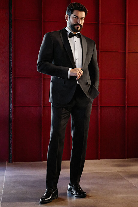 Slim Fit Dar Kesim Çıkma Şal Yaka Armürlü Kapak Cep Siyah Smokin Takım resmi