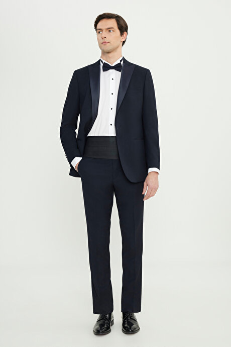 Slim Fit Dar Kesim Kırlangıç Yaka Fleto Cepli Damatlık Lacivert Smokin Takım resmi