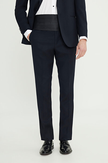 Slim Fit Dar Kesim Kırlangıç Yaka Fleto Cepli Damatlık Lacivert Smokin Takım resmi