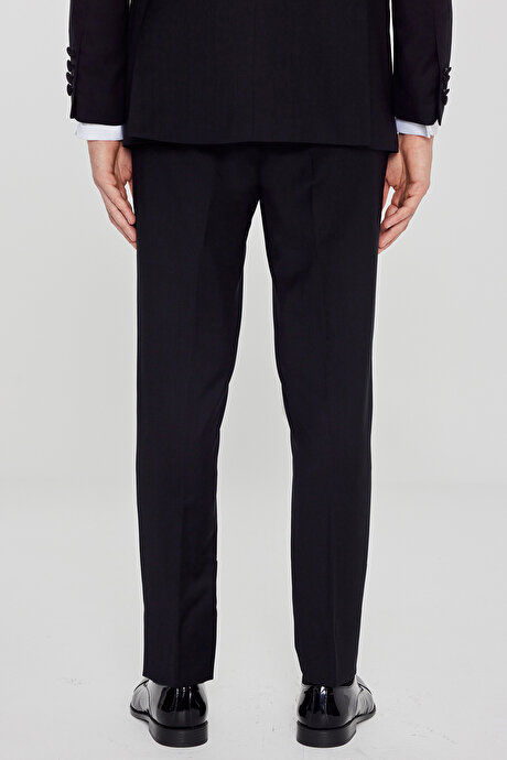 %100 Yün Slim Fit Dar Kesim Çıkma Kırlangıç Yaka Beli Gizli Lastikli Fleto Cepli Siyah Smokin Takım resmi