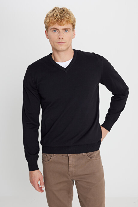 Pamuklu Standart Fit Normal Kesim V Yaka Triko Basic Siyah Kazak resmi