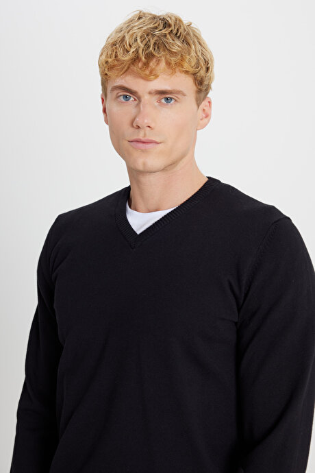 Pamuklu Standart Fit Normal Kesim V Yaka Triko Basic Siyah Kazak resmi