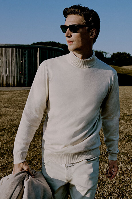 Pamuklu Standart Fit Normal Kesim Yarım Balıkçı Yaka Triko Bej Kazak resmi