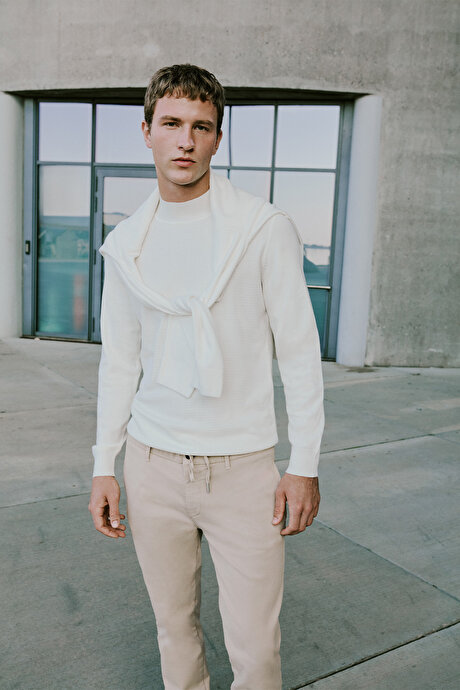 Pamuklu Standart Fit Normal Kesim Yarım Balıkçı Yaka Triko Ekru Kazak resmi