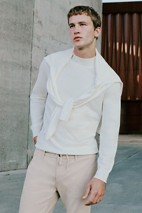 Pamuklu Standart Fit Normal Kesim Yarım Balıkçı Yaka Triko Ekru Kazak resmi