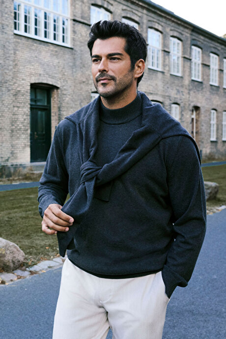 Pamuklu Standart Fit Normal Kesim Yarım Balıkçı Yaka Triko Lacivert Kazak resmi