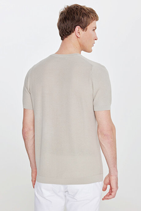 %100 Pamuk Standart Fit Normal Kesim Bisiklet Yaka Jakarlı Triko Gri Tişört resmi