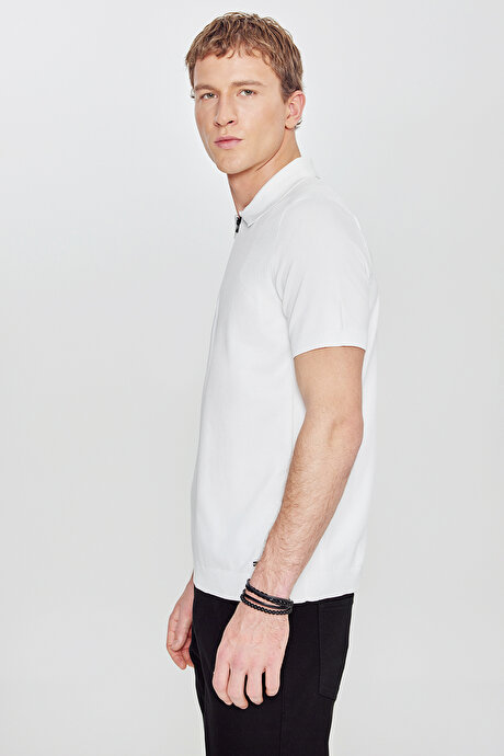 Standart Fit Normal Kesim Polo Yaka Jakarlı Triko Ekru Tişört resmi