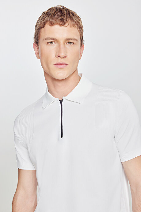 Standart Fit Normal Kesim Polo Yaka Jakarlı Triko Ekru Tişört resmi