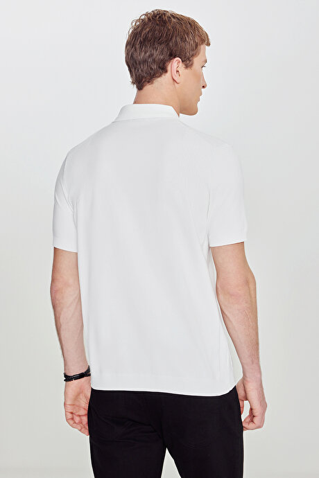 Standart Fit Normal Kesim Polo Yaka Jakarlı Triko Ekru Tişört resmi