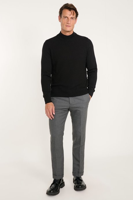 Pamuklu Standart Fit Normal Kesim Yarım Balıkçı Yaka Desenli Triko Siyah Kazak resmi