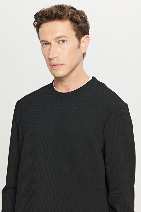 Slim Fit Dar Kesim Bisiklet Yaka Jakarlı Uzun Kollu Siyah Uzun Kollu Tişört resmi