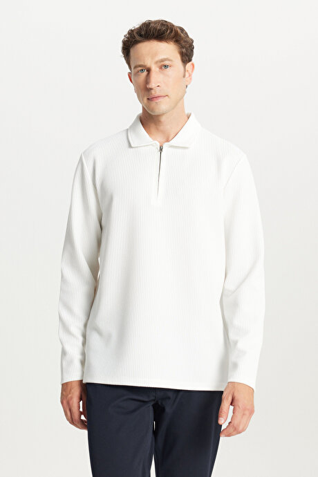Standart Fit Normal Kesim Polo Yaka Jakarlı Esnek Uzun Kollu Ekru Uzun Kollu Tişört resmi