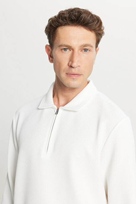 Standart Fit Normal Kesim Polo Yaka Jakarlı Esnek Uzun Kollu Ekru Uzun Kollu Tişört resmi