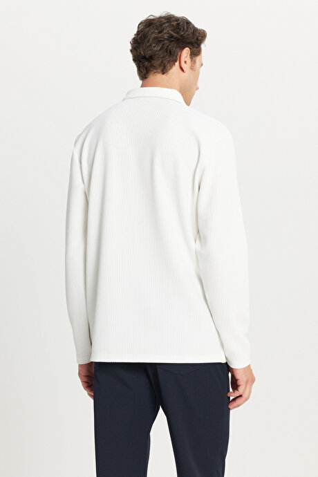Standart Fit Normal Kesim Polo Yaka Jakarlı Esnek Uzun Kollu Ekru Uzun Kollu Tişört resmi