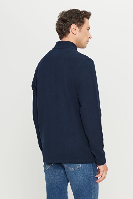 Pamuklu Slim Fit Dar Kesim Bato Yaka Uzun Kollu Lacivert Uzun Kollu Tişört resmi