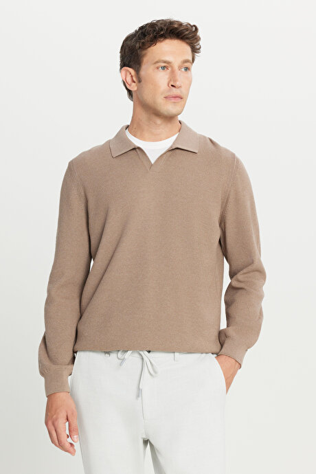Pamuklu Standart Fit Normal Kesim Polo Yaka Jakarlı Triko Bej Triko resmi