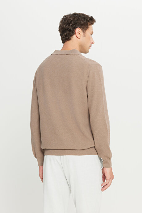 Pamuklu Standart Fit Normal Kesim Polo Yaka Jakarlı Triko Bej Triko resmi