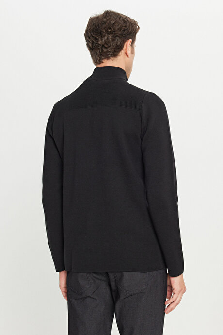 Pamuklu Slim Fit Dar Kesim Bato Yaka Dokulu Triko Siyah Kazak resmi