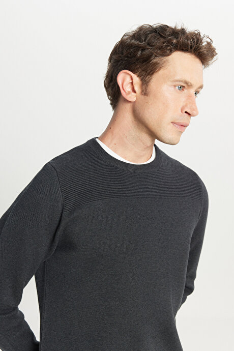 Pamuklu Standart Fit Normal Kesim Bisiklet Yaka Desenli Triko Antrasit-Melanj Kazak resmi